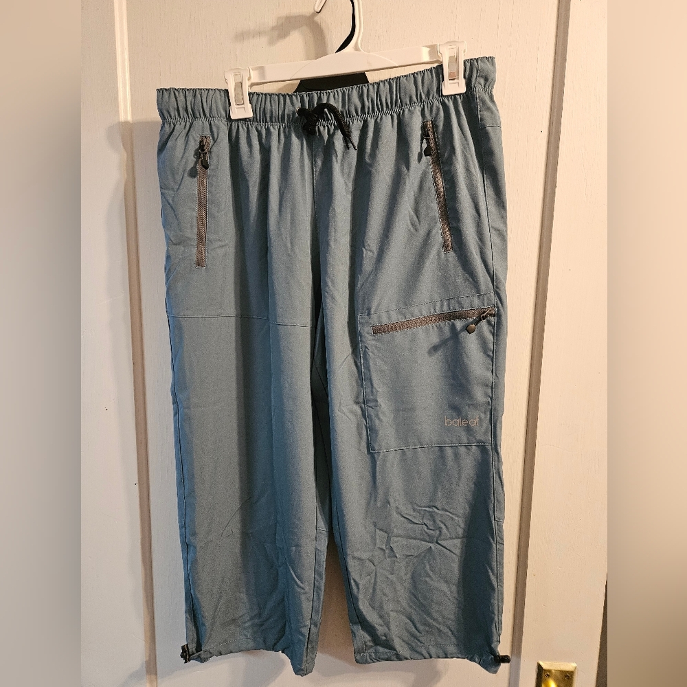 NWT Baleaf Dusty Blue Athletic Drawstring Capri Pant. XL.